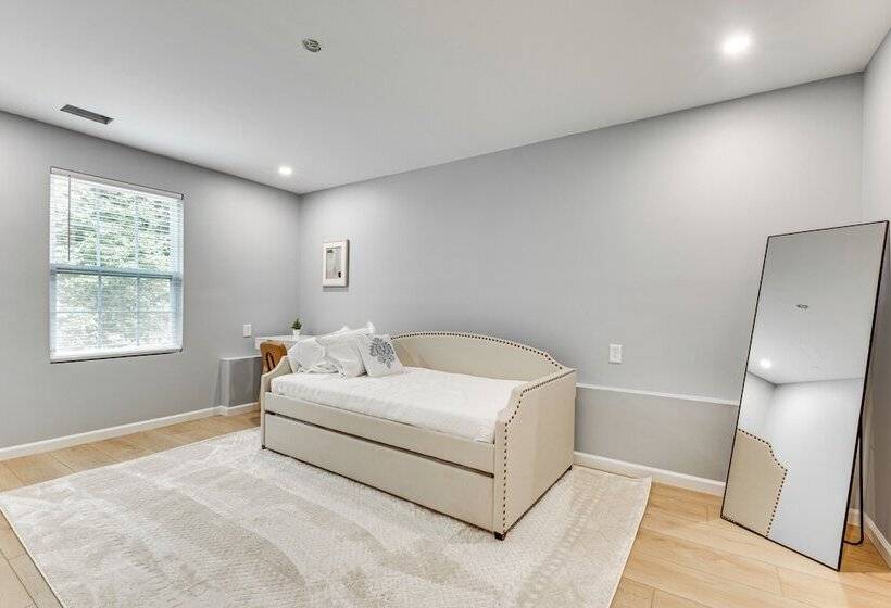 Game Room & Peaceful Deck: Dacula Family Home