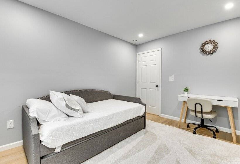 Game Room & Peaceful Deck: Dacula Family Home