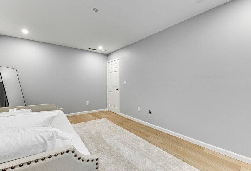 Game Room & Peaceful Deck: Dacula Family Home