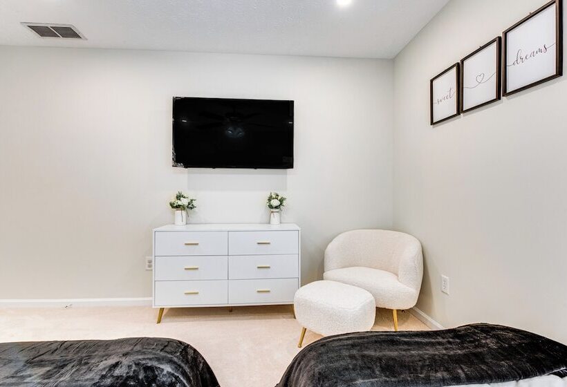 Game Room & Peaceful Deck: Dacula Family Home