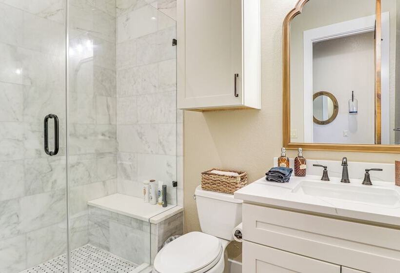 Spacious & Elegant Goldthwaite Escape On 72 Acres!