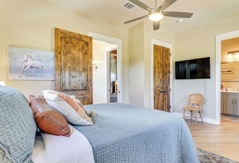 Spacious & Elegant Goldthwaite Escape On 72 Acres!