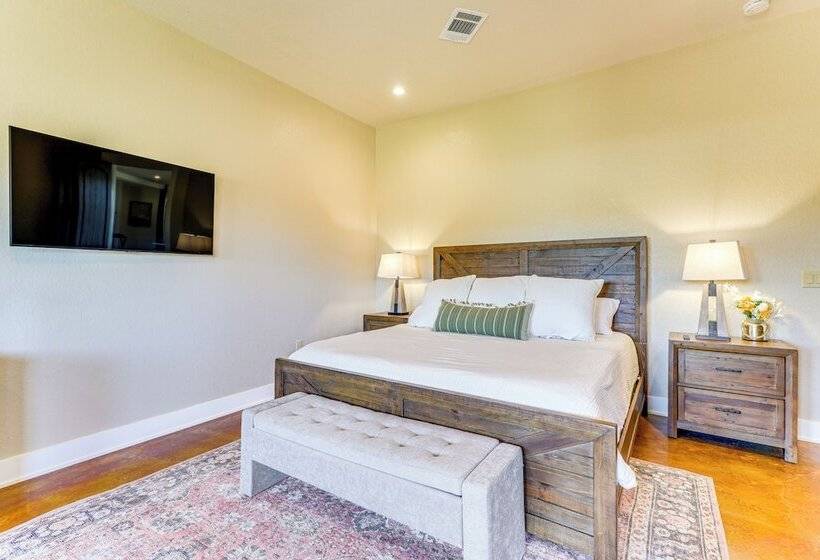 Spacious & Elegant Goldthwaite Escape On 72 Acres!