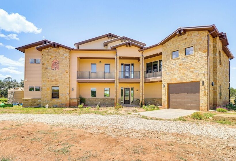 Spacious & Elegant Goldthwaite Escape On 72 Acres!