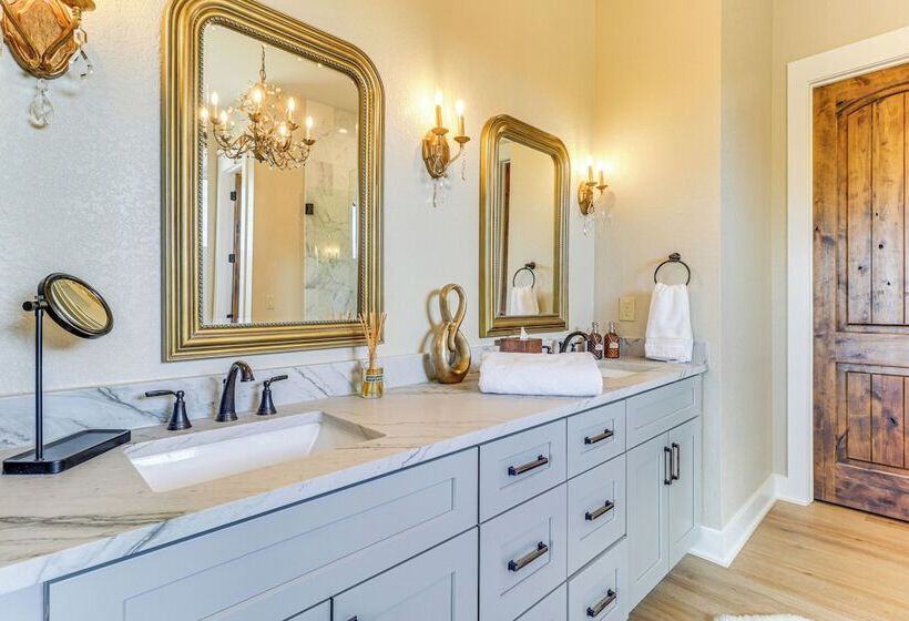 Spacious & Elegant Goldthwaite Escape On 72 Acres!