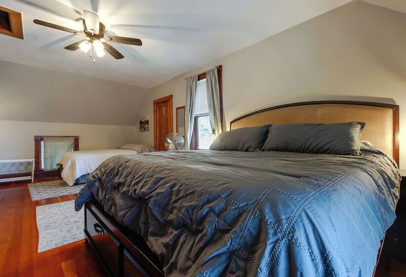 3 Mi To Road America: Spacious Elkhart Lake Home!