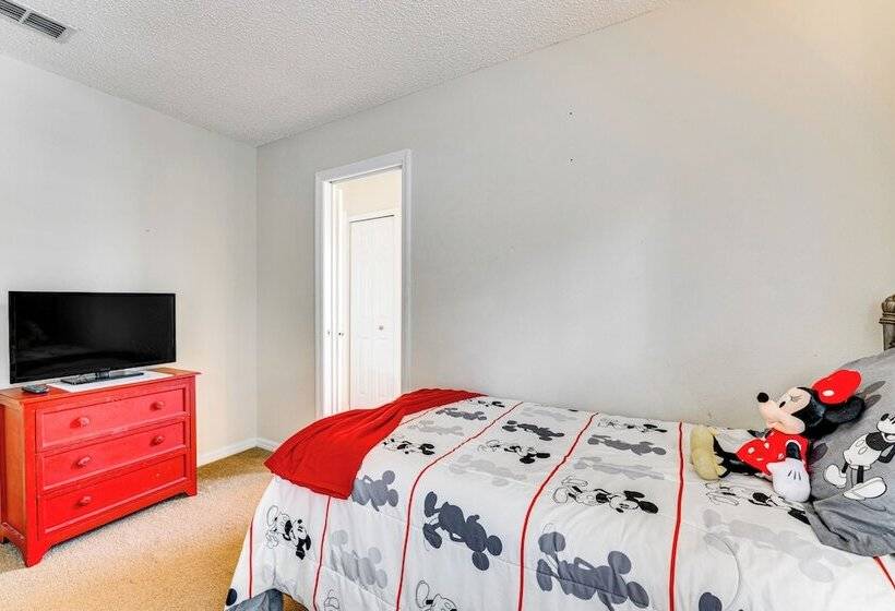 6 Mi To Disney World: Spacious Kissimmee Retreat!