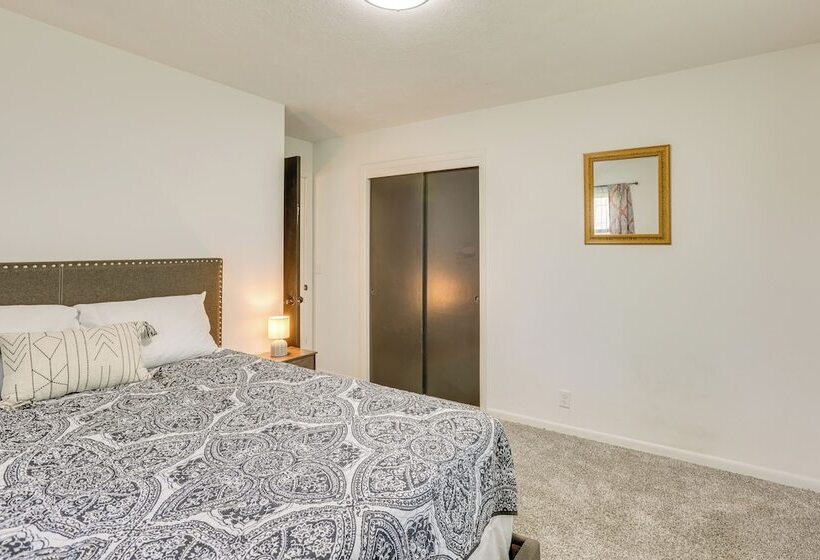 Spacious Omaha Home W/ Patio & Yard, Pets Welcome!