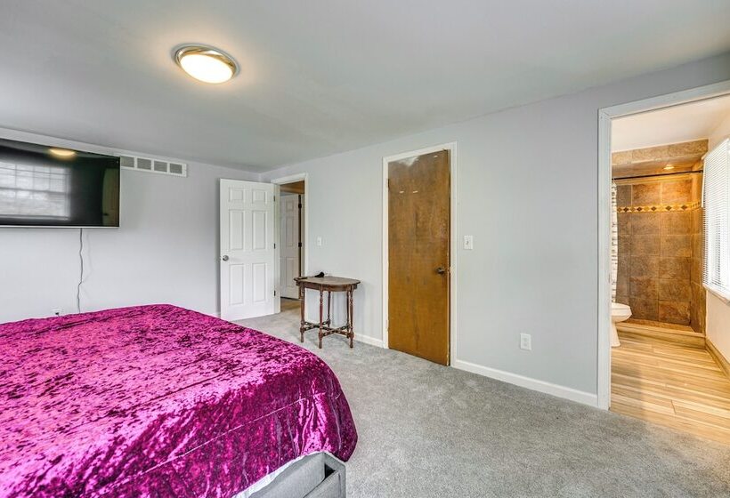 Spacious Southfield Home W/ Patio & Yard!