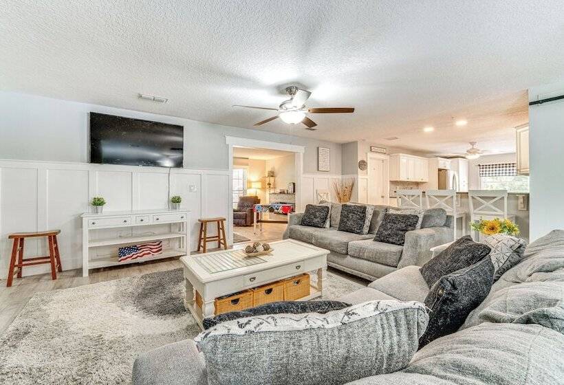 Spacious Tavares Home W/ Private Outdoor Oasis!