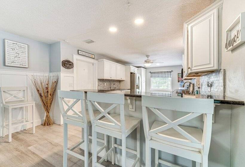 Spacious Tavares Home W/ Private Outdoor Oasis!