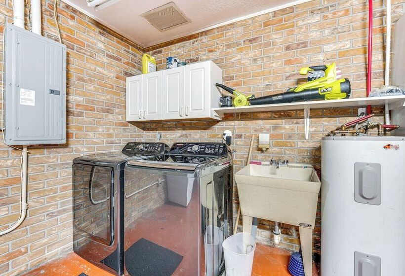 Spacious Tavares Home W/ Private Outdoor Oasis!