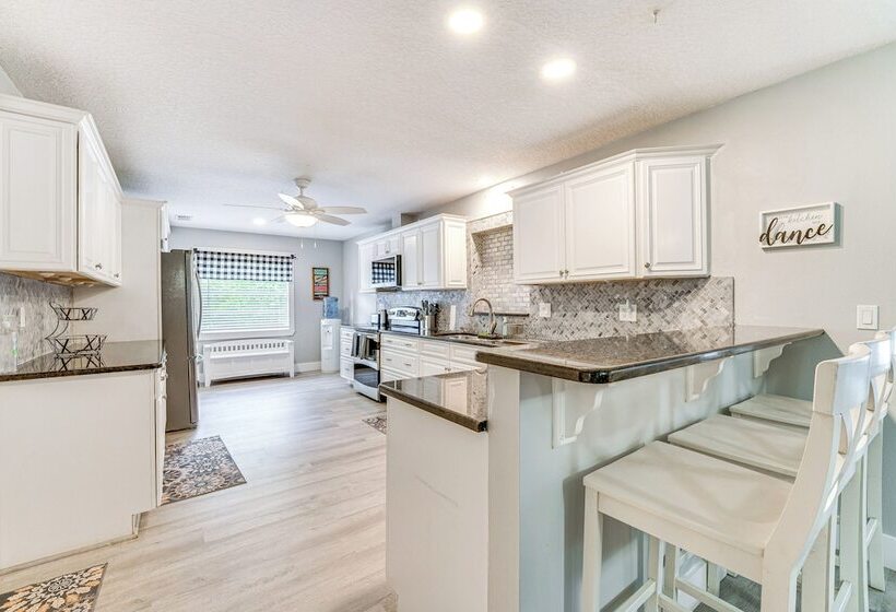 Spacious Tavares Home W/ Private Outdoor Oasis!