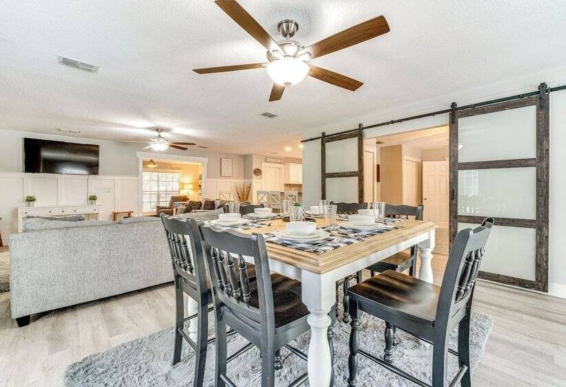 Spacious Tavares Home W/ Private Outdoor Oasis!