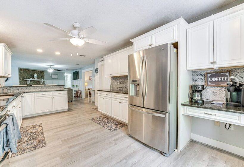 Spacious Tavares Home W/ Private Outdoor Oasis!