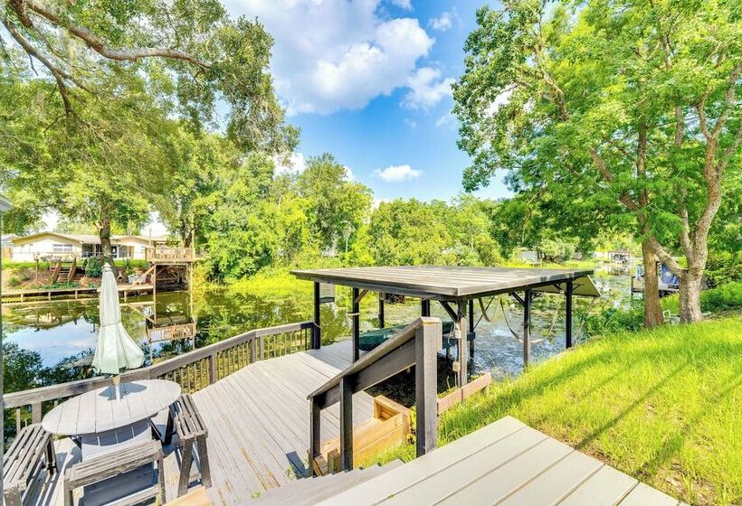 Spacious Tavares Home W/ Private Outdoor Oasis!