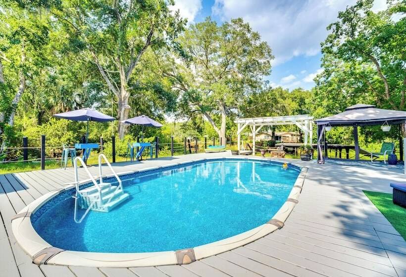 Spacious Tavares Home W/ Private Outdoor Oasis!