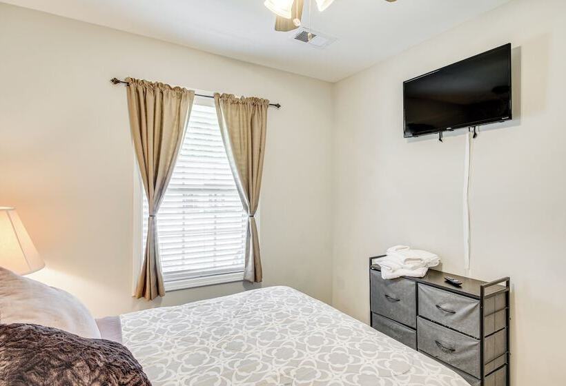 Spacious West Columbia Home W/ Patio & Grill!