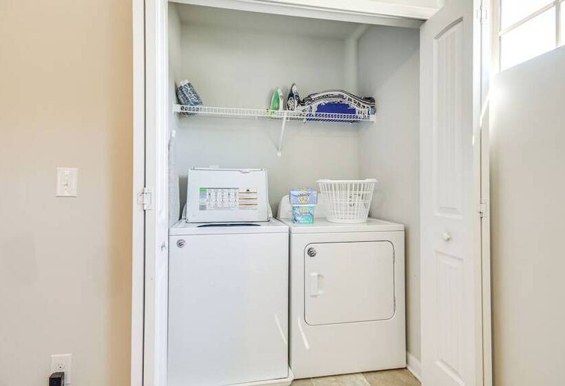 Spacious West Columbia Home W/ Patio & Grill!