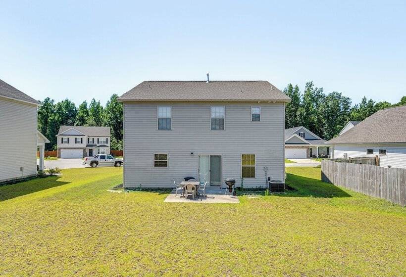 Spacious West Columbia Home W/ Patio & Grill!