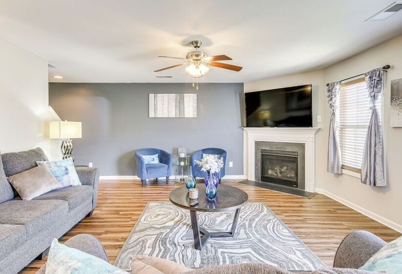 Spacious West Columbia Home W/ Patio & Grill!