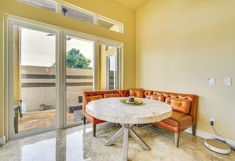 Sunny Sarasota Oasis: Swim, Golf, Shop & More!