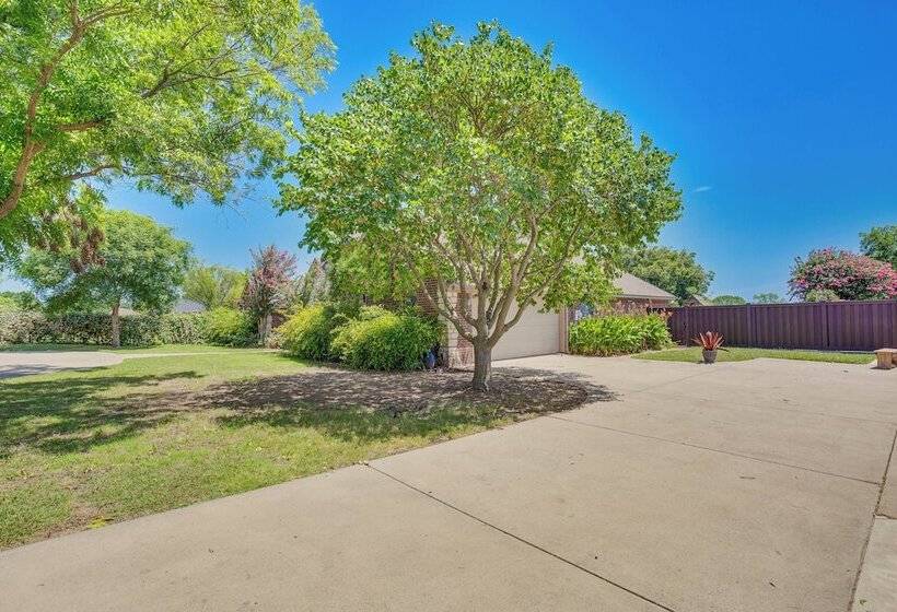 Sunny Stephenville Home W/ Pool: 4 Mi To Downtown