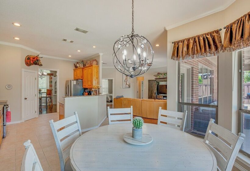 Sunny Stephenville Home W/ Pool: 4 Mi To Downtown