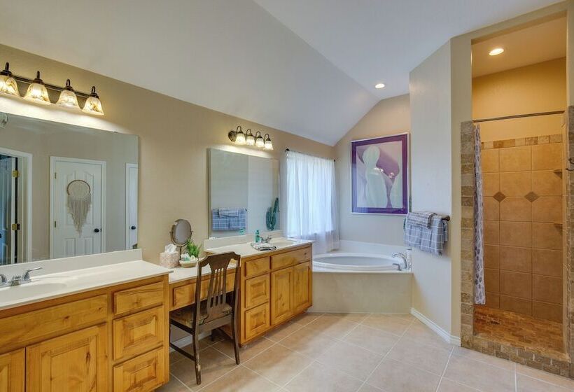 Sunny Stephenville Home W/ Pool: 4 Mi To Downtown