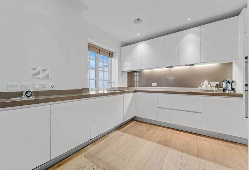 The Belgravia Place Stunning & Bright 2bdr Home