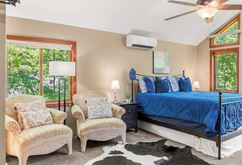 The Great Escape By Avantstay Game Room, Hot Tub