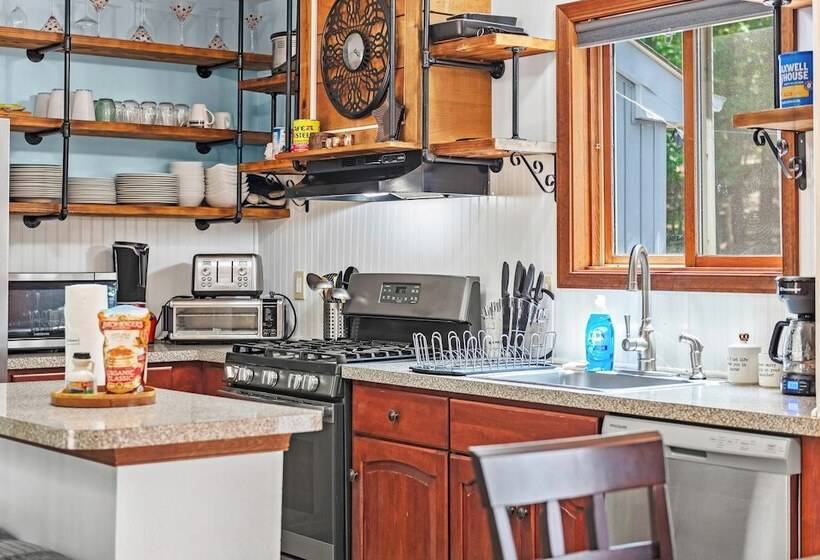 The Great Escape By Avantstay Game Room, Hot Tub