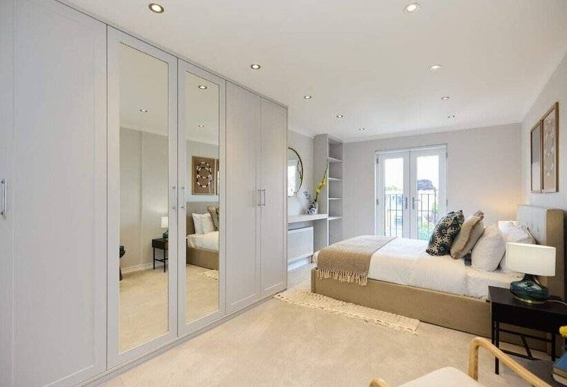 The Roehampton Place   Elegant 5bdr House With Garden + Parking