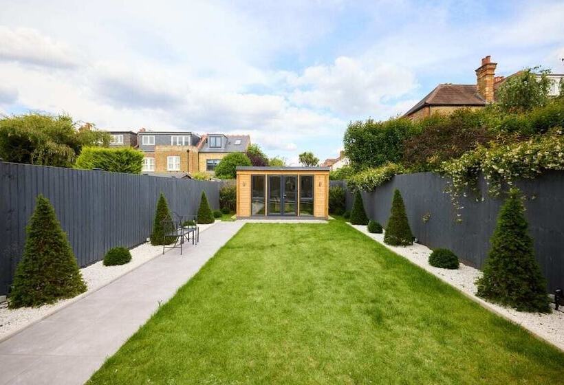 The Roehampton Place   Elegant 5bdr House With Garden + Parking