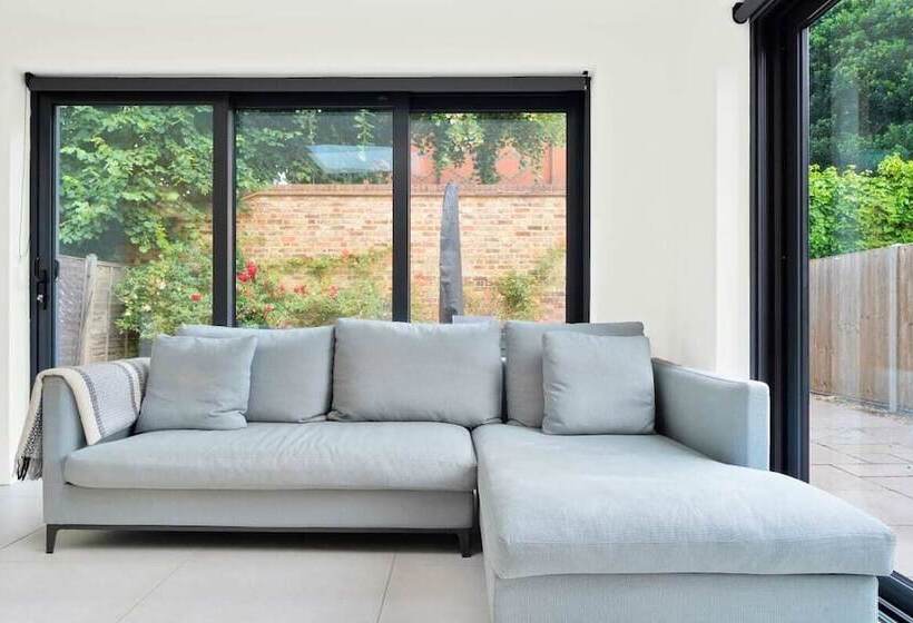 The Wimbledon Hideaway   Glamorous 3bdr House With Garden
