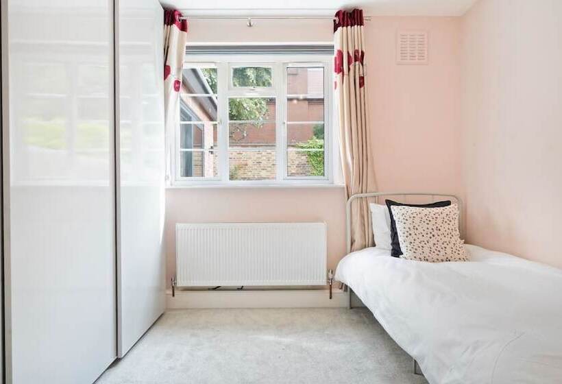 The Wimbledon Hideaway   Glamorous 3bdr House With Garden
