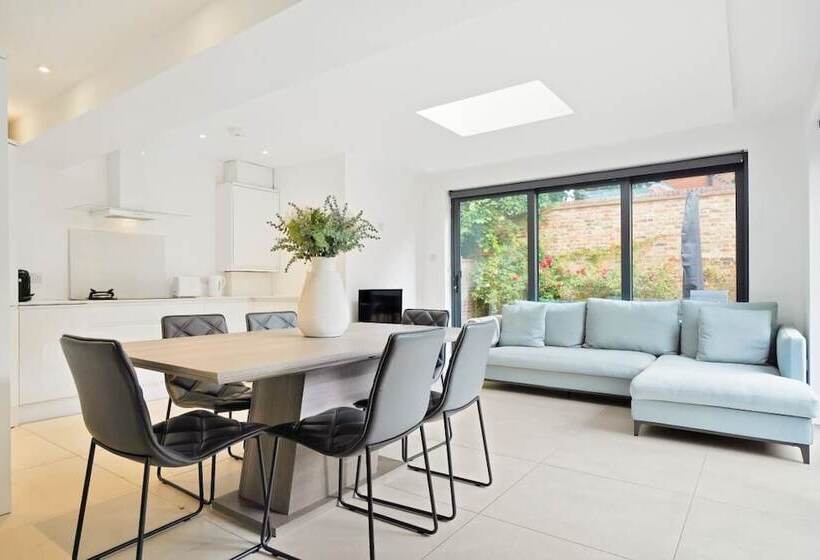 The Wimbledon Hideaway   Glamorous 3bdr House With Garden
