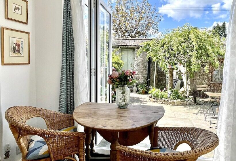Tranquil Kendal Cottage Retreat