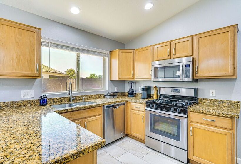 Tucson Home W/ Patio, Grill & Mountain Views!