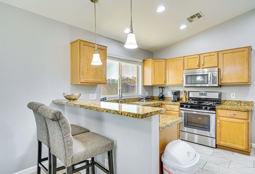 Tucson Home W/ Patio, Grill & Mountain Views!