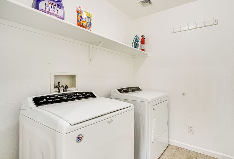 Tucson Home W/ Patio, Grill & Mountain Views!