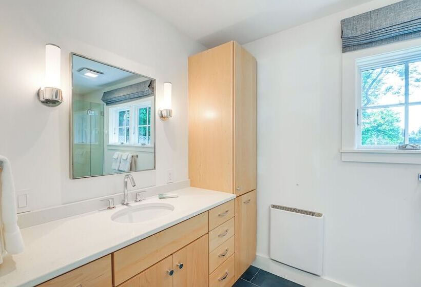 Upscale Southwest Harbor Retreat   Dog Friendly!