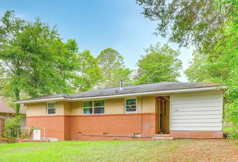 Warner Robins Home W/ Yard: 2 Mi To Air Force Base