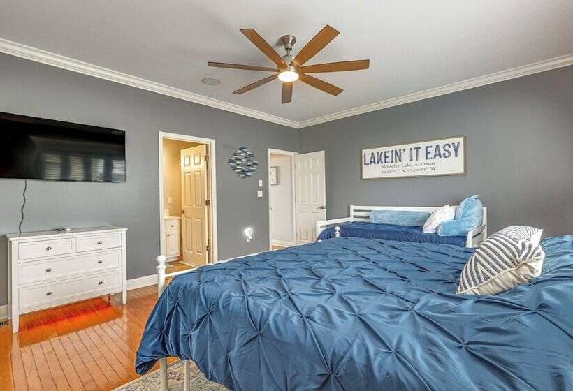 Waterfront Bliss: Wheeler Lake Retreat W/ Dock!