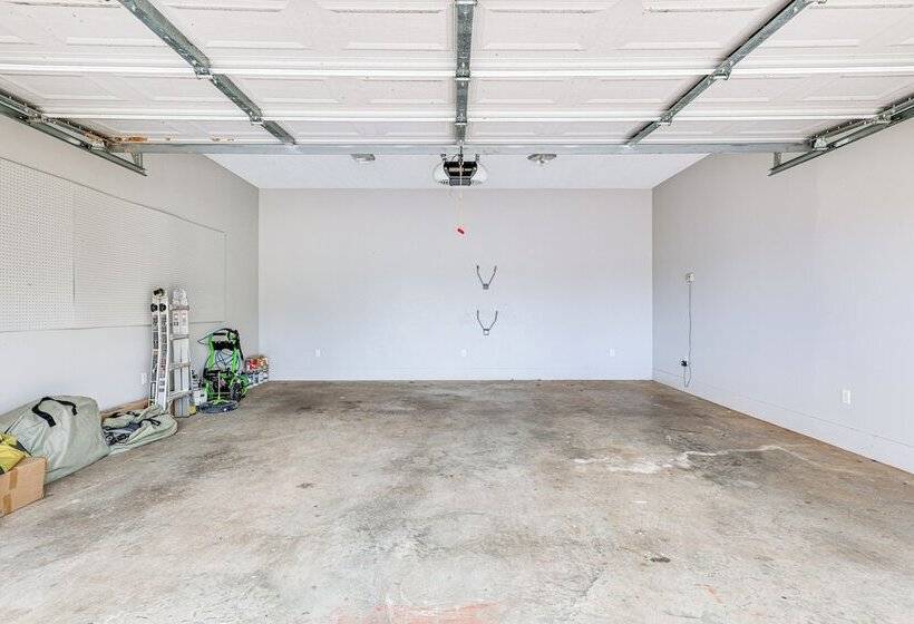 Waterfront Bliss: Wheeler Lake Retreat W/ Dock!