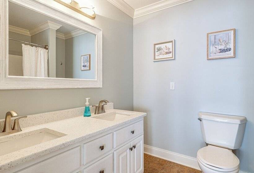 Waterfront Bliss: Wheeler Lake Retreat W/ Dock!