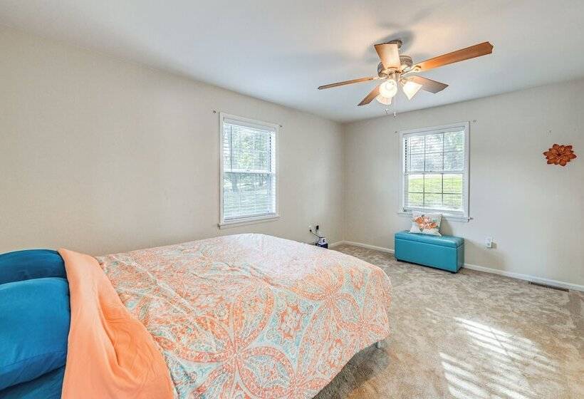 Waterfront Lake Anna Home: Porch & Fire Pit