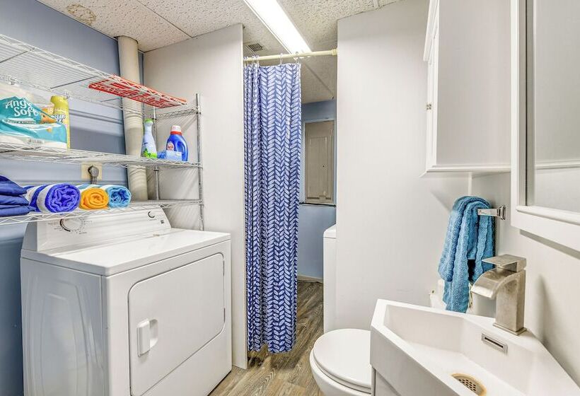 Waterfront Lake Anna Home: Porch & Fire Pit