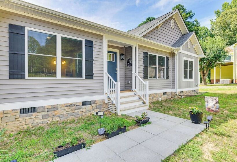 Screened Deck & Dock: Waterfront Lake Anna Home!