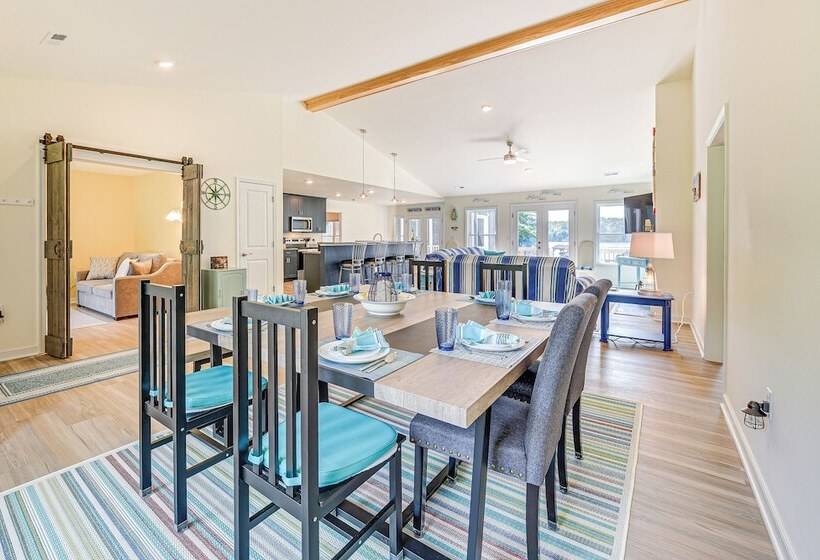 Screened Deck & Dock: Waterfront Lake Anna Home!